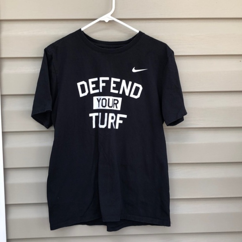 Nike men’s black & white short sleeve tee shirt